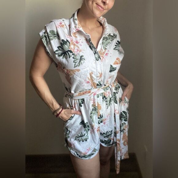 Blank NYC Garden Party Romper Vacation Floral Button Front Linen Viscose - Picture 2 of 12